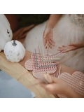 Mushie Tablica sensoryczna labirynt przeplatanka Kwiatek