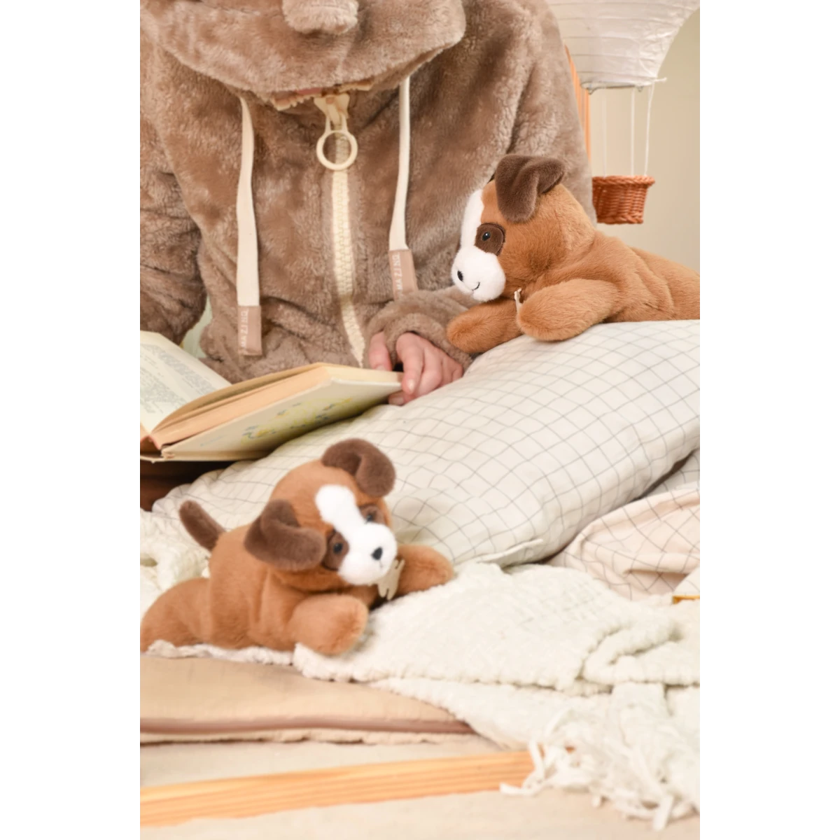 DOUDOU ET COMPAGNIE DOUDOU obciążeniowy pluszowy pies Les P'tits Relax Histoire d'Ours 30 cm brązowy
