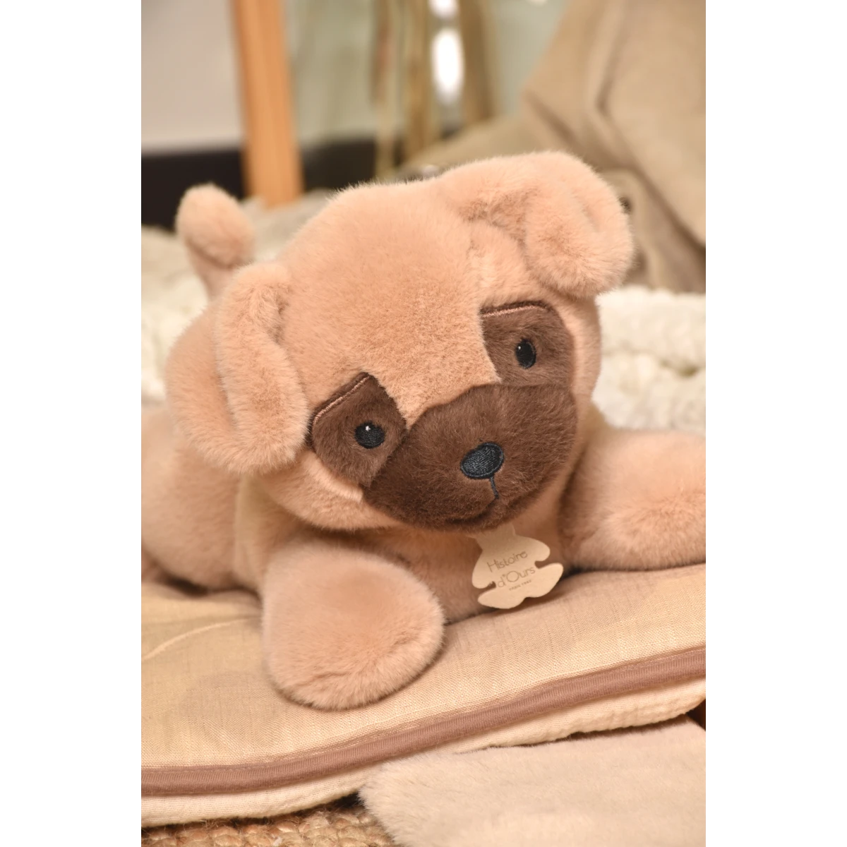 DOUDOU ET COMPAGNIE DOUDOU obciążeniowy pluszowy pies mops Les P'tits Relax Histoire d'Ours 30 cm biały