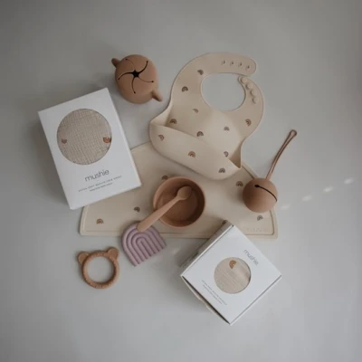 Śliniak silikonowy Rainbow Mushie | Pan Piksel